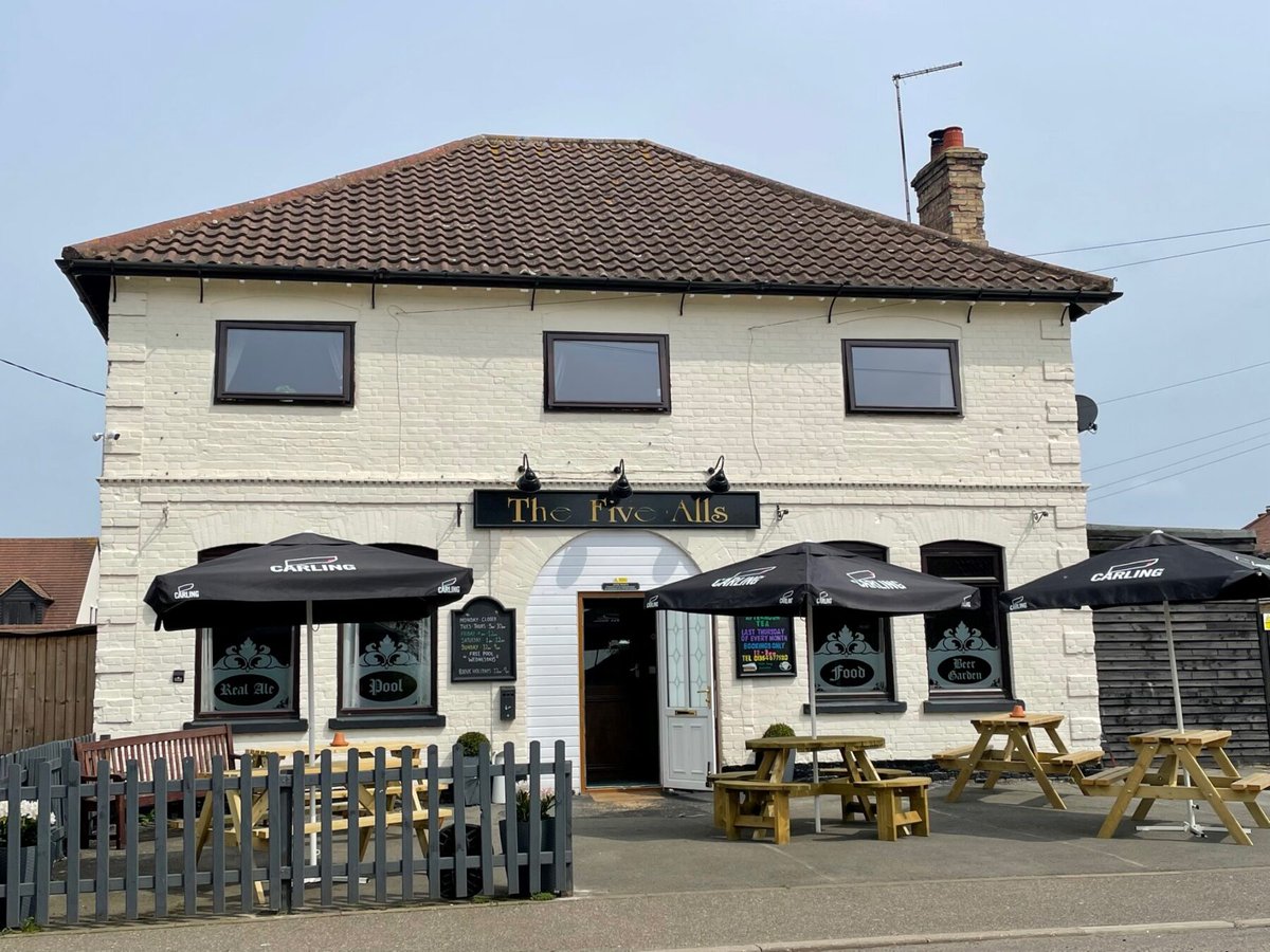 GBbooze's tweet photo. The Five Alls, High Street, #Benwick, PE15 0XA 🍻
This fenland free-house is named after the working man's timeless complaint: "I govern all - a queen, I plead for all - a barrister, I pray for all - a priest, I fight for all - a soldier, I pay for all - a ploughman". 🧑🌾 https://t.co/ralw0FzgMi