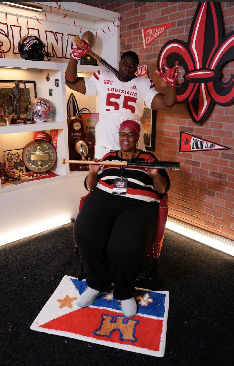 IsaiahBrought10's tweet image. Thank you @RaginCajunsFB for having on my ov me and family really enjoyed it special thank to @CoachMGiuliani and @michaeldes1