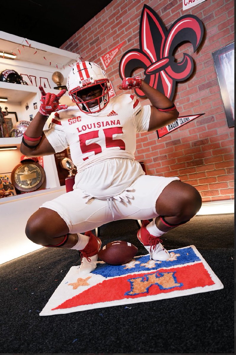 IsaiahBrought10's tweet image. Thank you @RaginCajunsFB for having on my ov me and family really enjoyed it special thank to @CoachMGiuliani and @michaeldes1
