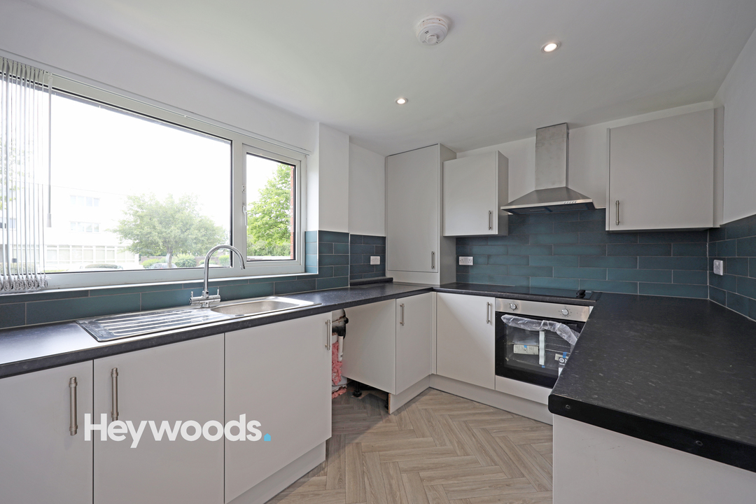 Been getting heavy into buy-to-lets the past few years.

There's something really cleansing for the soul about freshening up outdated properties and has been such a fantastic way to diversify crypto gains into regular safe income.

This recent one earns ~5.69% net yield which is