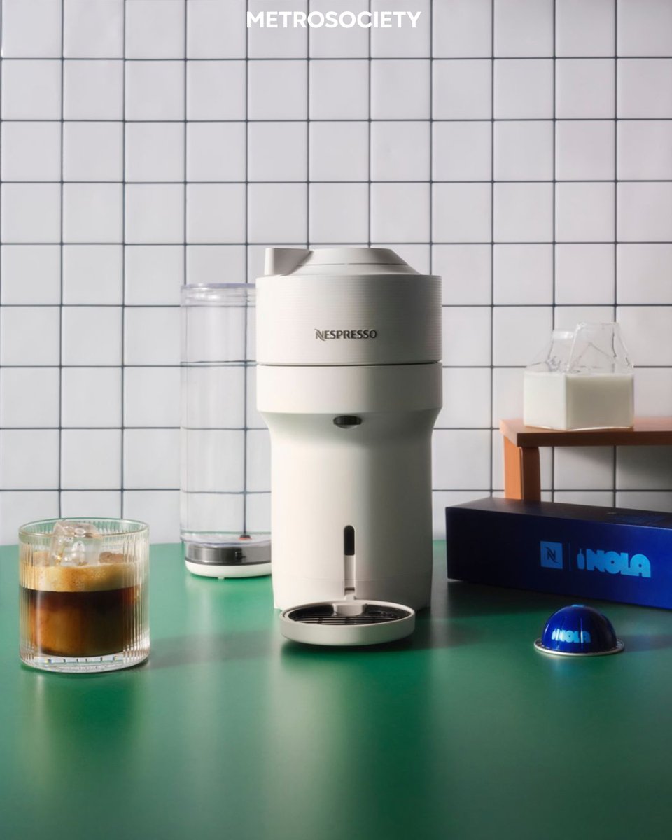 • Nespresso x Blue Bottle : เปิดตัวคอลแลบกาแฟ ครั้งที่ 2 กับ NOLA Style Blend เวอร์ชูโอ แรงบันดาลใจจาก ซิกเนเจอร์ของ Blue Bottle เป็นการดัดแปลงกาแฟเย็นแบบดั้งเดิมของนิวออร์ลีนส์ที่มีรสชาติหอมกลมกล่อมของ ชิโครี
#Nespresso #BlueBottle #NespressoxBlueBottle #NOLAStyleBlend