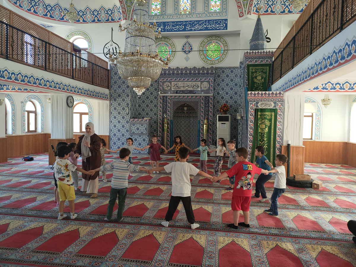 OsmaneliAO's tweet photo. #BilenProgramı
ÇEDES kapsamında öğrencilerimizle Ertuğrul Gazi Camisinde geleneksel oyunlar oynandı, öğrencilerimizin camiyi tanımaları sağlandı.
@srdl_simsek
@bilecikvaliligi
@bilecikmem
@TahsinYazir 
@osmanelimem 
@OsmaneliKaymaka https://t.co/Yq41OOUKo2