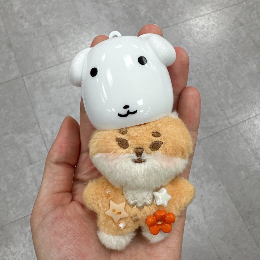 이거 병따개로 쓸 수 있어요! 다른 페트병도 호환가능&gt;&lt;
손 힘 약한 사람들 키링으로 들고 다니면서 병따고 다니세요