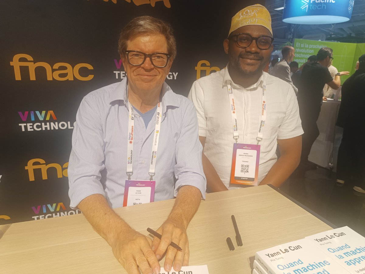nairaxo's tweet photo. J'ai eu mon petit moment de groupie lorsque j'ai rencontré @ylecun hier à VivaTech. En plus d'être un pionnier mondial de l'Intelligence Artificielle, ses prises de positions pour l'Open Source méritent un profond respect. https://t.co/SeIwfmu3Du