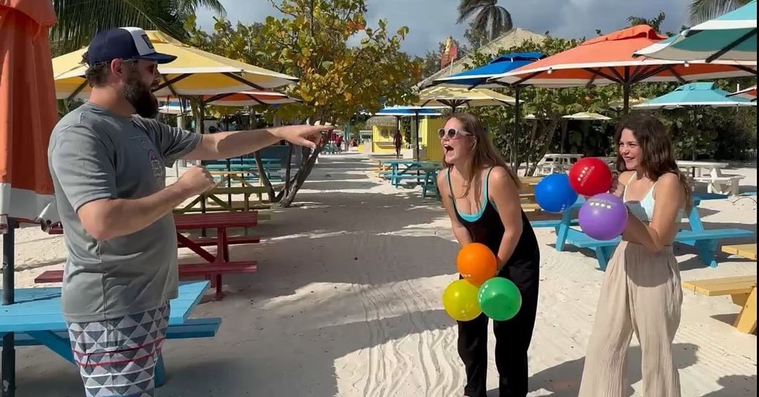 "Finally got to do a thing.....I got to see all the colors of the 🌈 for the first time. What an incredible, vivid, slightly-overwhelming experience."

Thanks for sharing Chris 🤩
#colorishere #colorunites #colorforall #colorblind