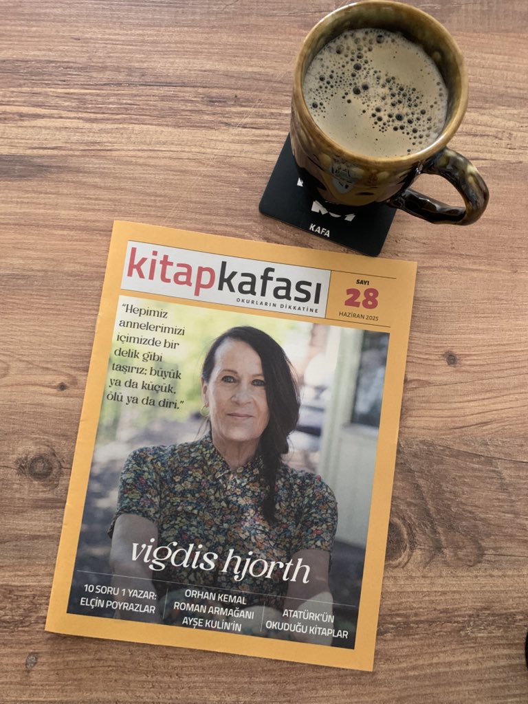 "Kitap okuru olmak artık başlı başına politik bir eylem. Çünkü bu Çağ'da okurluk ; bir düşünme biçimi, bir direnme tavrı. Okur olmak hız çağında yavaşlamayı kabul etmek. Haz arzusunun yerine anlama çabasını koymak. Hüküm vermek yerine anlamaya çalışmak. Ve en önemlisi, hacmin