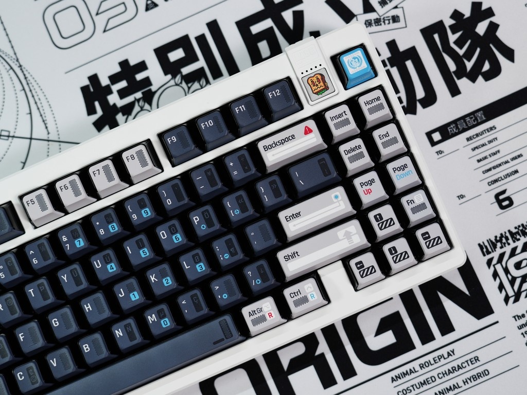 Carry Earth beneath your fingertips🌍️

🛒: keytok.com/collections/ke…