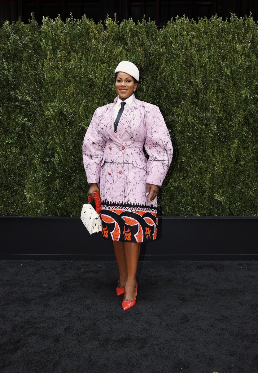 StephanieLinus's tweet image. Chanel x Tribeca
At the Through Her Lens Women’s Luncheon at the Tribeca Film Festival a powerful celebration of women in film, creativity, and community.
Striding in this absolutely gorgeous dress by @tessloglobal and carrying a stunning custom-made bag by @nicholebyhaguanna…