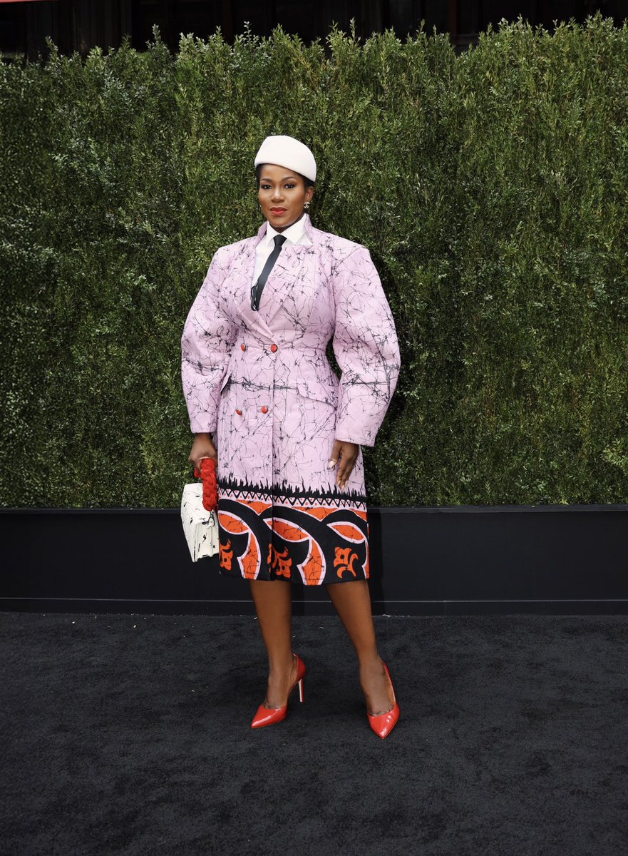 StephanieLinus's tweet image. Chanel x Tribeca
At the Through Her Lens Women’s Luncheon at the Tribeca Film Festival a powerful celebration of women in film, creativity, and community.
Striding in this absolutely gorgeous dress by @tessloglobal and carrying a stunning custom-made bag by @nicholebyhaguanna…