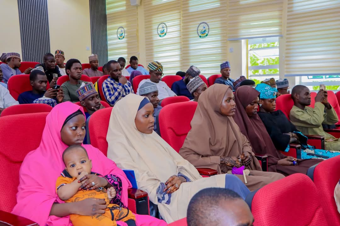 AliShettima18's tweet photo. A True Son of Kukawa: Engr.  Bababe Invests in Education

 @EngrBababe, the Executive Secretary of the BOGIS and a proud son of Kukawa Local Government, has taken a remarkable step in promoting education by awarding scholarships to 37 outstanding students from his home community. https://t.co/t3jQDvsKHw