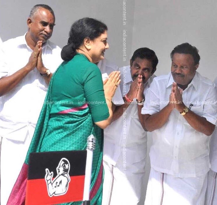 அது மட்டும் இல்லை நமது ஐயா எடப்பாடியார் ரொம்ப பவ்யமான மனிதரும் கூட. கால பார்த்தா போதும். படக்குனு கால்ல விழுந்து ______________ விட்ருவாரு. ❤️✌️