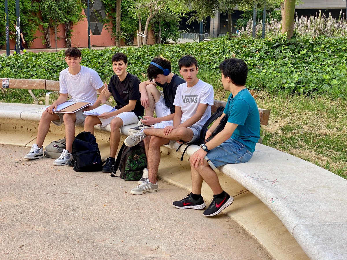 InsPereRibot's tweet photo. Som-hi! 2n dia de les PAU. Avui toca història o filosofia, matemàtiques o llatí i, per la tarda, química, dibuix tècnic, història de l’art i literatura castellana. 🧠🤯🍀
Moltíssima sort i moltíssima força!
#orgulldalumnes
@VilassardeMar @vilassarradio @SSTTMVO @jadsuar2 https://t.co/8QrxSDzgPa