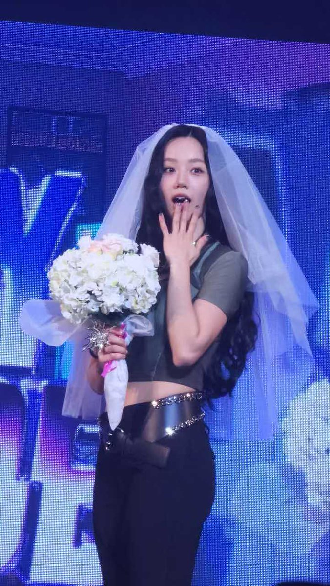 chyicyicyh's tweet photo. You must be exhausted, my girl. 🥹
Please get married immediately👰

#Hyeri #이혜리 #WelcomeToHyerisStudioInOsaka https://t.co/JoVWvxiFHv