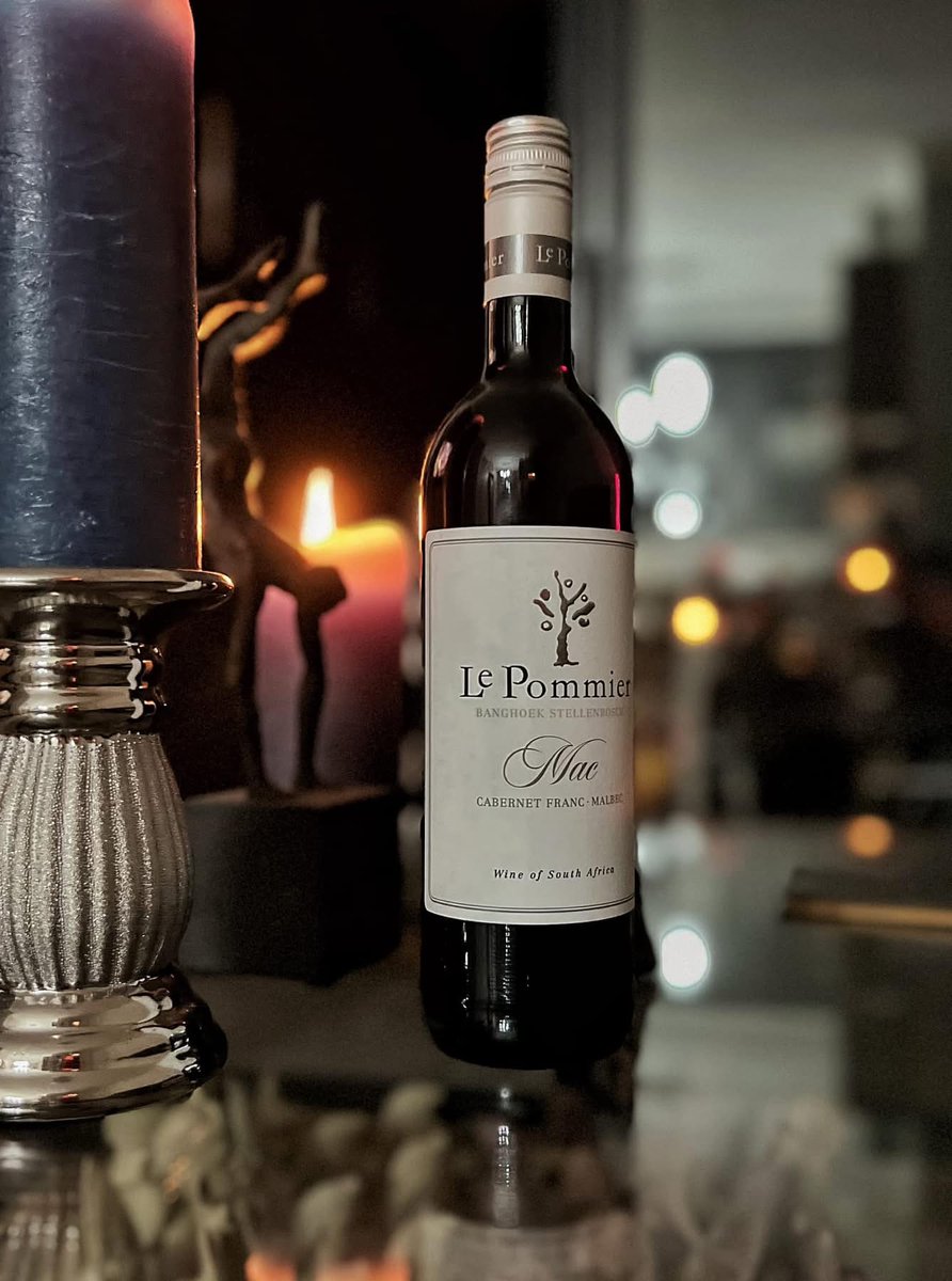 LePommierWines's tweet image. Warm up this winter with hearty dishes by our fireplace 🔥 Pair it with a glass of MAC Cabernet Franc/Malbec for the ultimate comfort! #WinterDining