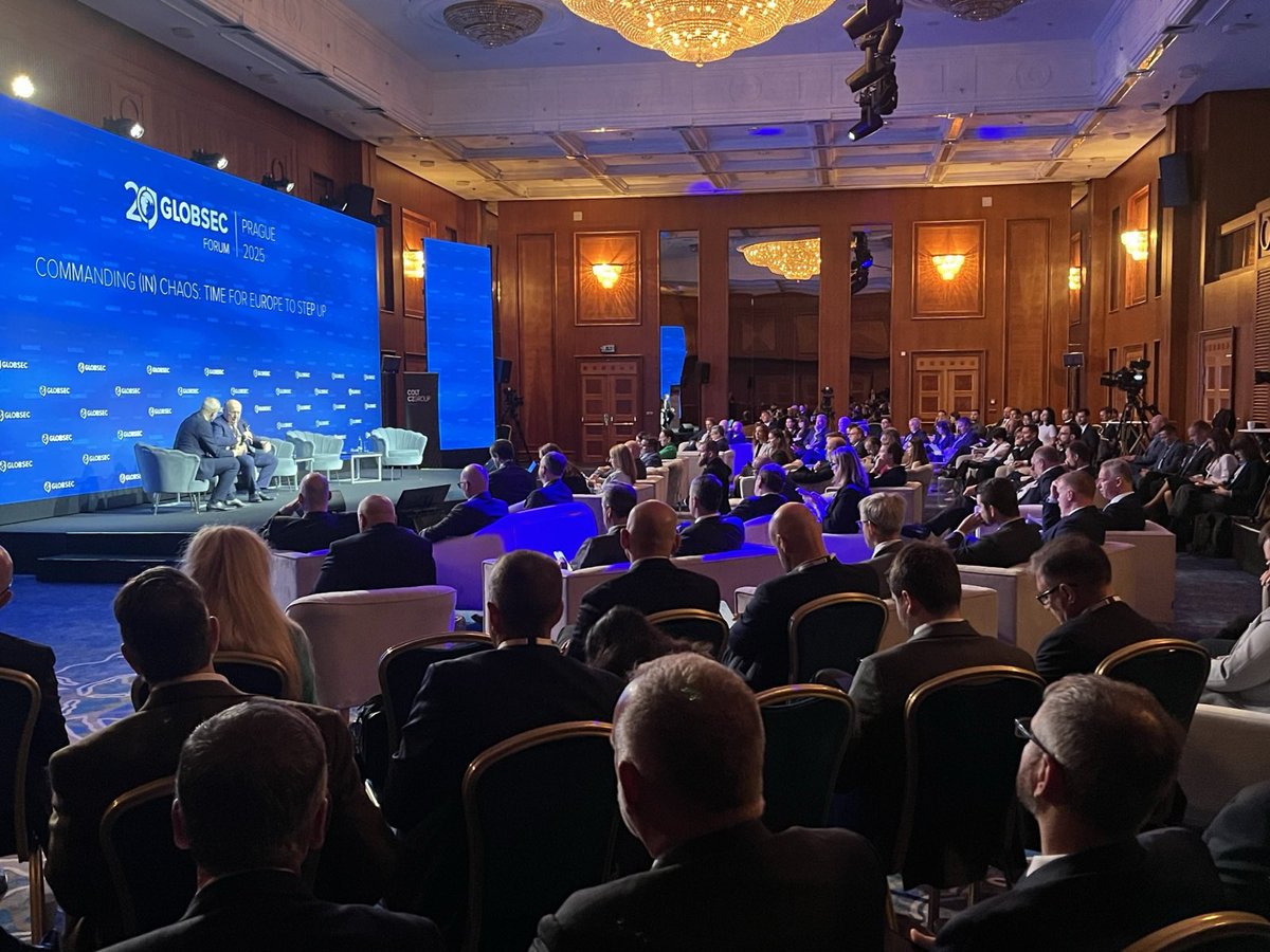 🇪🇺Komisař pro obranu a vesmír Andrius Kubilius <a href="/KubiliusA/">Andrius Kubilius</a> zahájil návštěvu České republiky diskuzí s účastníky konference <a href="/GLOBSEC/">GLOBSEC</a>.