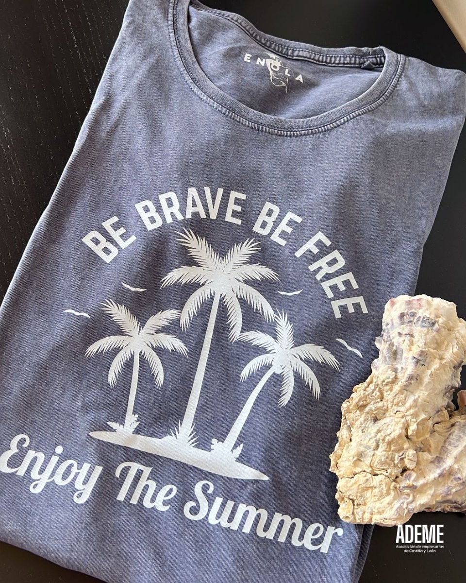 ademe_cyl's tweet image. 👕✨ Desde ADEME apoyamos el talento de nuestras socias
Hoy queremos compartir la nueva colección cápsula de camisetas de ENOLA, una propuesta única creada por una de nuestras diseñadoras asociadas.
#ADEME #ModaEspaña #DiseñoIndependiente #ENOLA #HechoEnEspaña #ModaSostenible