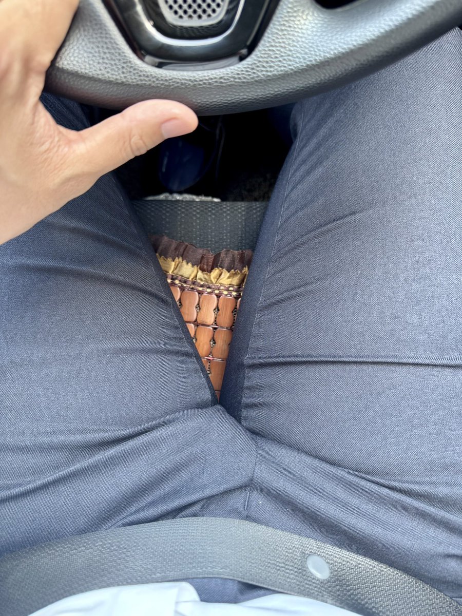 CrispyHeart2's tweet photo. Tight brief under the pants! https://t.co/0eVTXzvkap