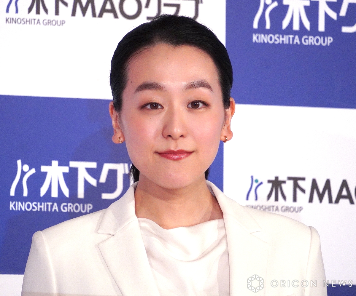 oricon's tweet photo. 浅田真央、コーチ業を本格始動
「木下MAOアカデミー」設立
https://t.co/2DaDhFP7Rh

東京を拠点に、浅田による直接指導、氷上練習・バレエ・ダンス・新体操・陸上トレーニングを融合した独自育成プログラムを行う。5～9歳を対象に応募開始し、定員10人で開校予定。未経験者の「木下MAOクラブ」も。 https://t.co/oYAJtObWwb