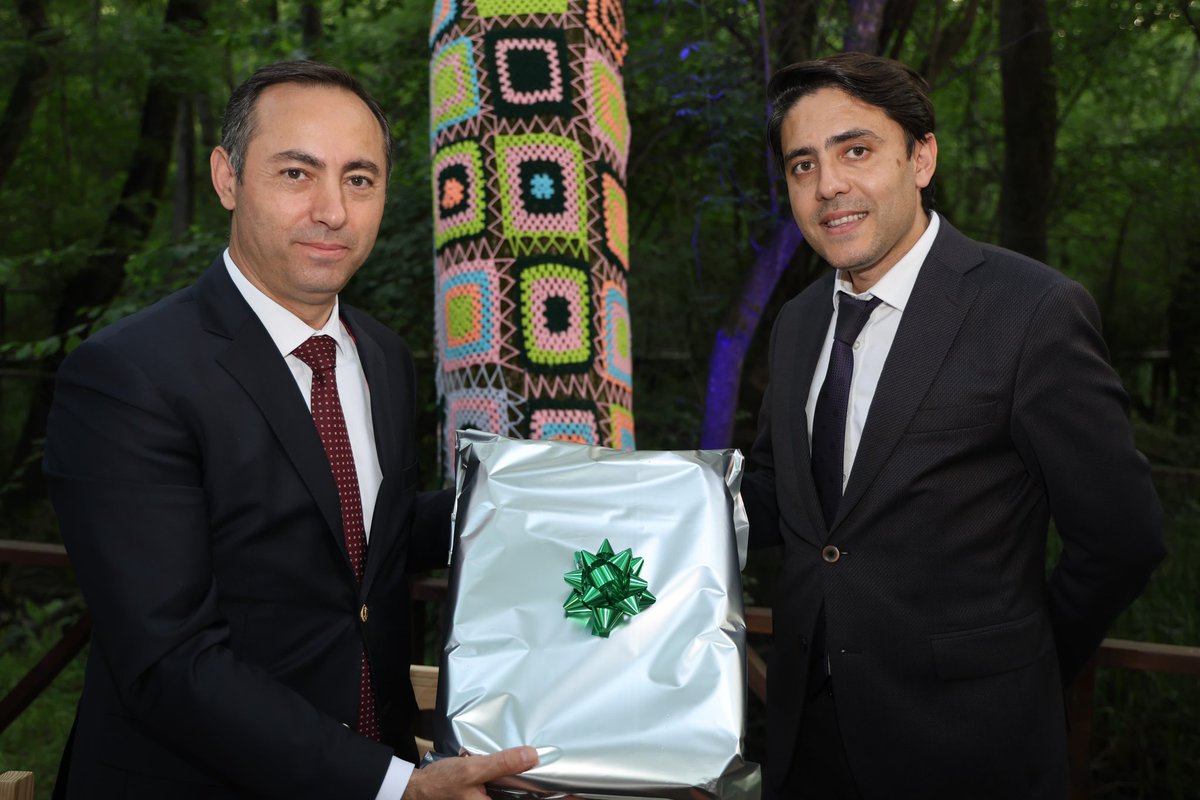 Kaymakamımız Sayın Kemal Yıldız’a veda yemeği düzenlendi. Yemeğe Atakum Belediyesi Başkan Vekili Halil Taşkın ile Daire Amirlerimiz katıldı. Yemeğin ardından günün anısına Kaymakamımıza hediye takdim edildi.