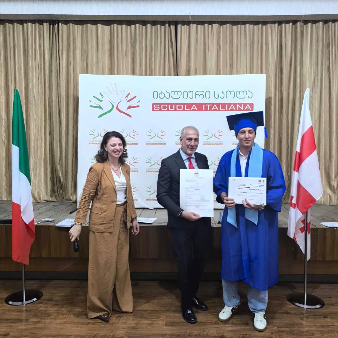 Graduation day at the Vakhtang Esvanjia Italian School #Tsiskari of Tbilisi where the students study #Italian as a second language.
#education  #ItalianSchool 
<a href="/ItalyMFA/">Farnesina 🇮🇹</a> <a href="/MIsocialTW/">Ministero dell’Istruzione e del Merito</a>