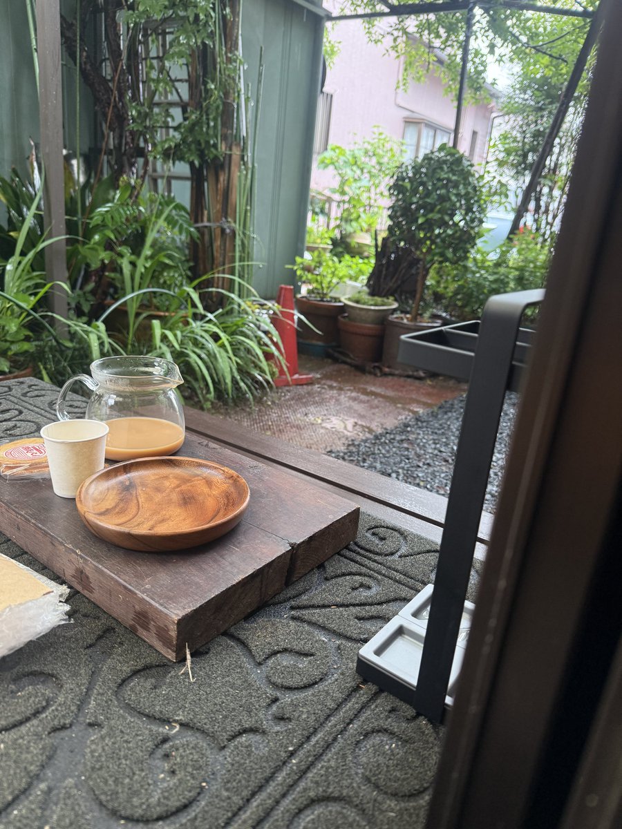 めちゃくちゃ忙しいのに梅を貰ってしまったので漬けるしかないじゃん
1キロは梅シロップ、3キロは梅干し
自宅で仕事するって、ちょっとずつこういうことが出来るのがいいよね