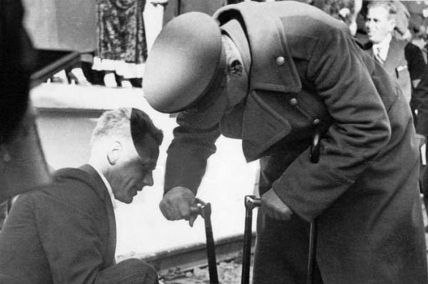 RaamCalendar's tweet photo. 🔸
بیست و دوم خرداد ۱۳۰۵

کلنگ تأسیس #راه‌آهن ایران به زمین زده شد. https://t.co/Qe5uTNekii