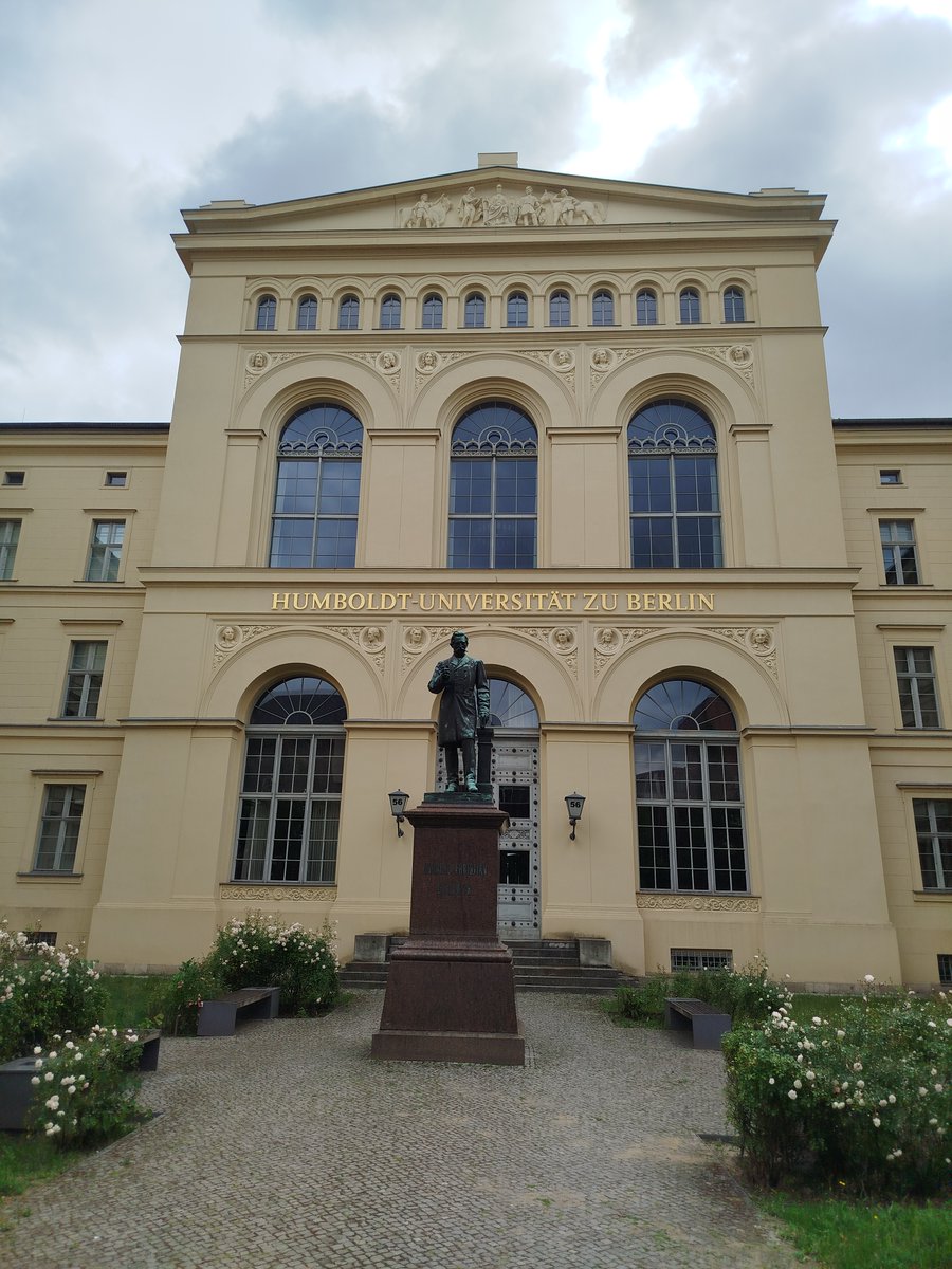 Julius_Ktxt's tweet image. Personal news: I am happy to share that I will be starting a PhD in the joint @DYNAMICS_PhD doctoral program of the Humboldt University and the Hertie School this autumn in Berlin. I will now briefly thank some people who have supported me over the past few years🧵.