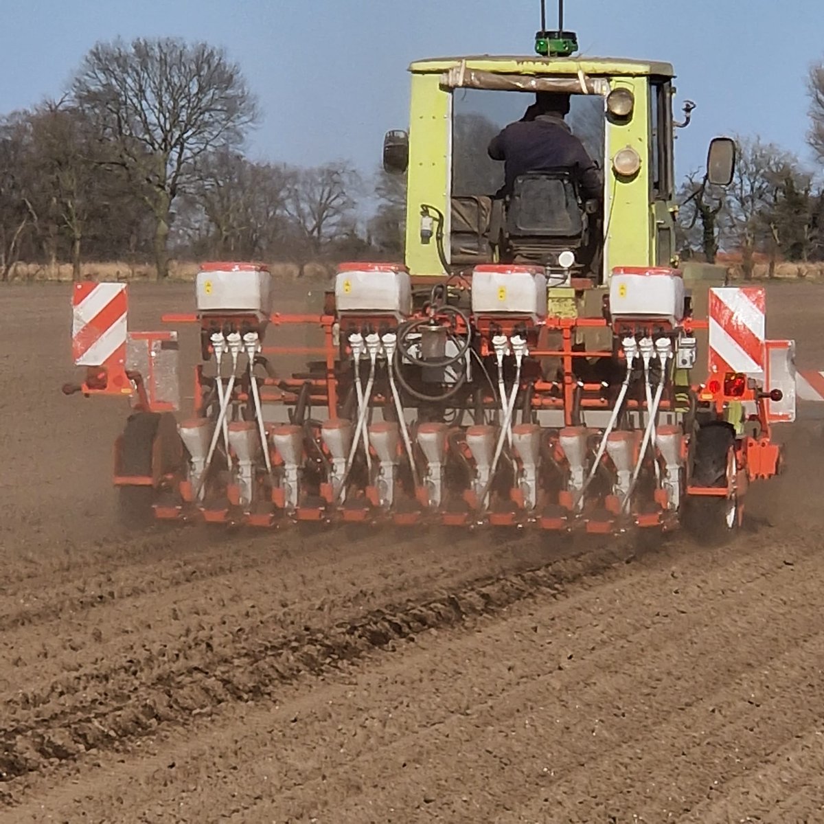 kramerstart's tweet image. Dit jaar is tijdens het zaaiseizoen weer een bult gedaan onze 𝐳𝐚𝐚𝐢𝐦𝐚𝐜𝐡𝐢𝐧𝐞𝐬 💪🏻

En ook steeds meer druppelirrigatie 💧

Zie hier een kleine terugblik. 

#zaaimachines #zaaitechniek #kramertheperfectstart #kramer #zaaien #akkerbouw #agriculture