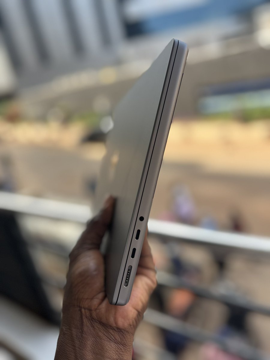 SRMMotorsuganda's tweet photo. MacBook Pro M3 2023 November
1TB HDD
Price: 3.9M UGX
Contact: 0752647403 https://t.co/KSGHZn9vLO