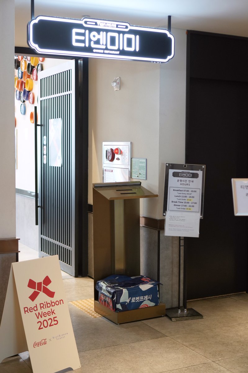 brsurvey's tweet image. [레드리본 위크 현장스케치]  05. 티엔미미 홍대점
코카-콜라와 즐거운 미식 경험을 즐길 수 있는 특별한 미식 행사인 레드리본 위크가 6월 12일 목요일 점심과 저녁, &amp;lt;티엔미미 홍대점&amp;gt;에서 열렸습니다. 행사 현장을 블루리본이 생생히 전달 드립니다.
bluer.co.kr/magazine/534