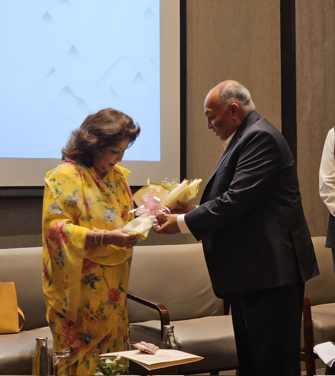 Honourable Dr. Arzu Rana Deuba <a href="/Arzuranadeuba/">Dr. Arzu Rana Deuba</a> Minister for Foreign Affairs of Nepal <a href="/MofaNepal/">MOFA of Nepal 🇳🇵</a>, delivered inaugural remarks at the 'India-Nepal Strategic Dialogue' co-organized by <a href="/CESIFNepal/">Centre for Social Innovation and Foreign Policy</a> and <a href="/AnantaAspen/">Ananta Aspen Centre</a> in Kathmandu.