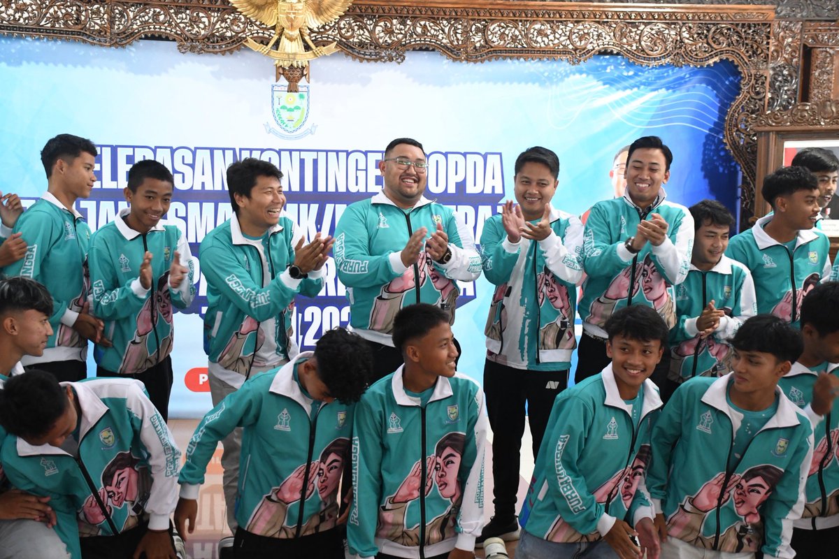 humpropbg's tweet photo. 73 atlet Purbalingga dilepas Wabup Dimas untuk berlaga di POPDA Jateng 2025.
Bertandinglah dengan semangat Jenderal Soedirman: tangguh, gigih, dan pantang menyerah! 🏅🔥
#PurbalinggaBaru #POPDAJateng #atletPurbalingga #SemangatSoedirman https://t.co/0WuvXx9fiH