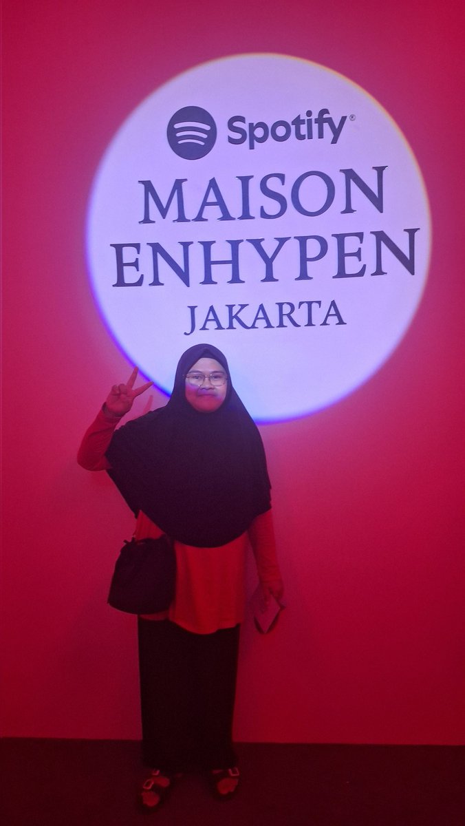 Nazwacan tweet media