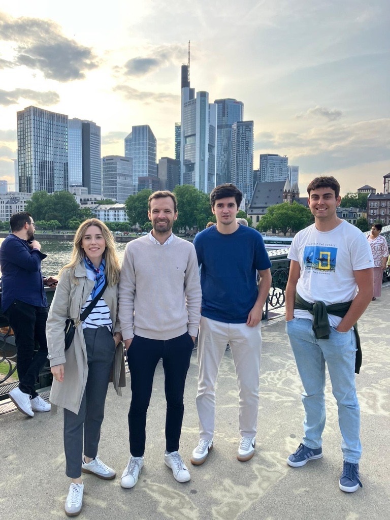 Siemens España (@siemens_es) on Twitter photo 🏆El equipo ganador de #AccelerateChallenge2025 ha disfrutado de su merecido premio🏆
Daniel e Iván, de <a href="/UNavarra/">UPNA - Universidad</a>, han visitado nuestra fábrica de Frankfurt, conociendo una de las plantas más digitalizadas y automatizadas del mercado➡️ sie.ag/6ArD2X 🏆El equipo ganador de #AccelerateChallenge2025 ha disfrutado de su merecido premio🏆
Daniel e Iván, de <a href="/UNavarra/">UPNA - Universidad</a>, han visitado nuestra fábrica de Frankfurt, conociendo una de las plantas más digitalizadas y automatizadas del mercado➡️ sie.ag/6ArD2X