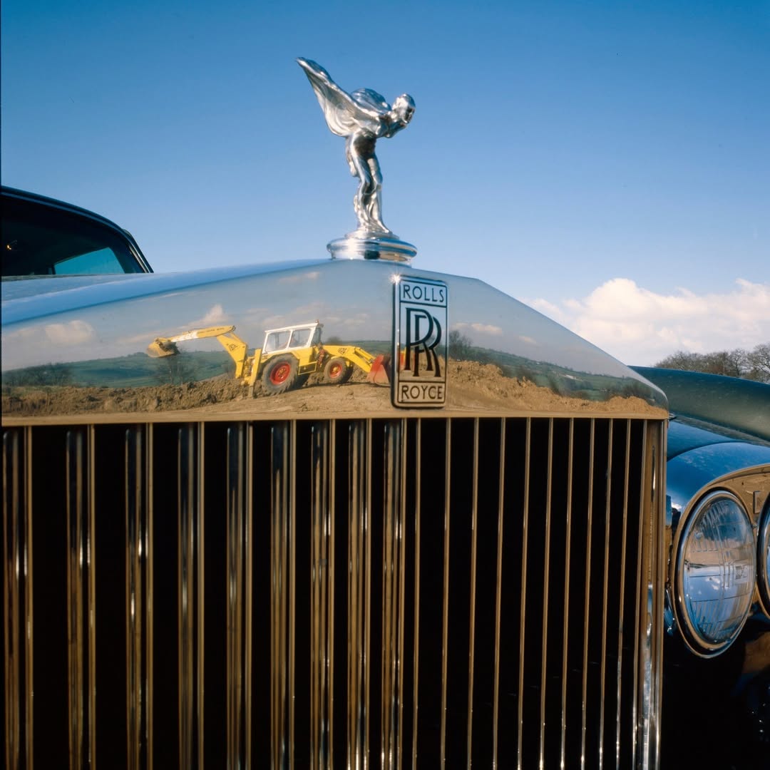 When luxury reflects power. 🚗💪 
#ThrowbackThursday #JCB