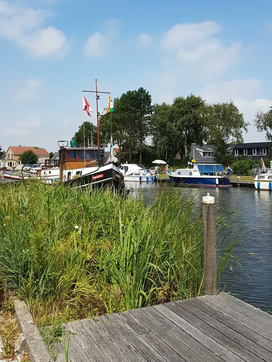 Welkom in Broek in Waterland – een idyllisch dorpje vol historie en rust, vlak bij Amsterdam. Vanaf nu regel je walstroom en water in de jachthaven eenvoudig via de AanUit app. Geniet zorgeloos van je verblijf in deze unieke waterrijke omgeving.