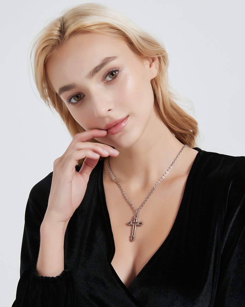 ADNEW_Official's tweet image. Thanks【スイン様】
This is our exclusive line of product.
ADNEW公式商品着用
《AD.30 Cross Necklace》
WHO:#MEOVV/#ミヤオ/#미야오
#SOOIN/#スイン/#수인
WHERE+VIA:주간아이돌+주간아이돌公式Instagram