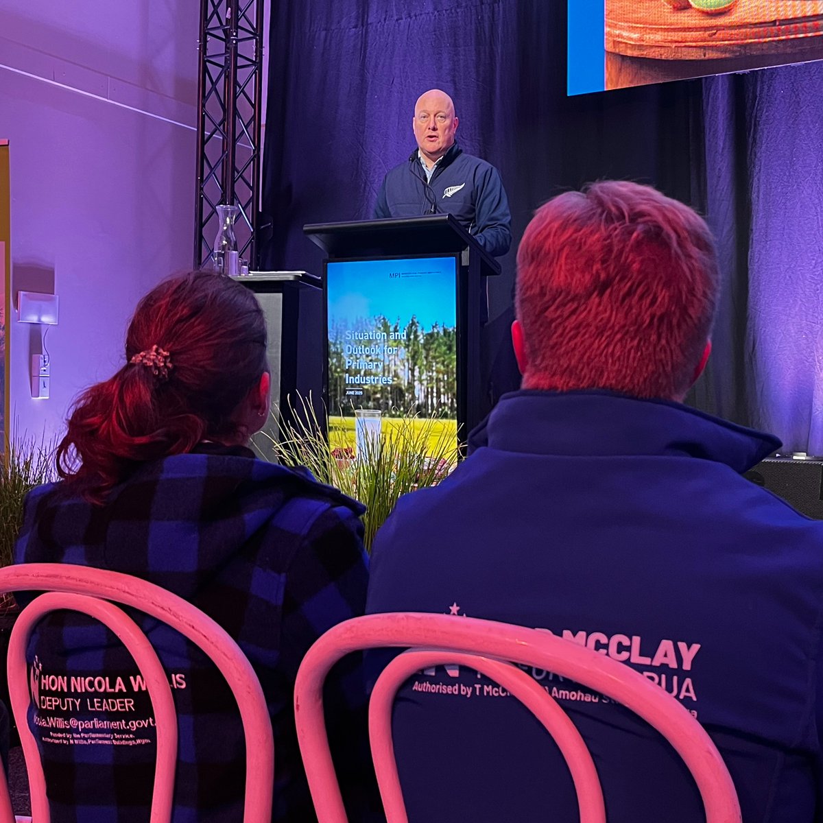 LMeredithEU's tweet image. Great to see optimism in NZ agri todayโPM @chrisluxonmp , FM @NicolaWillisMP & Minister @toddmcclaymp all underlined confidence at SOPI ๐ฑ๐ณ๐ฟ Visited Halter, @Fonterra , @ZespriCorporate & hosted @FieldaysNZ at our EU stand. Real momentum under #EUNZFTA! ๐ช๐บ๐ณ๐ฟ #Fieldays2025