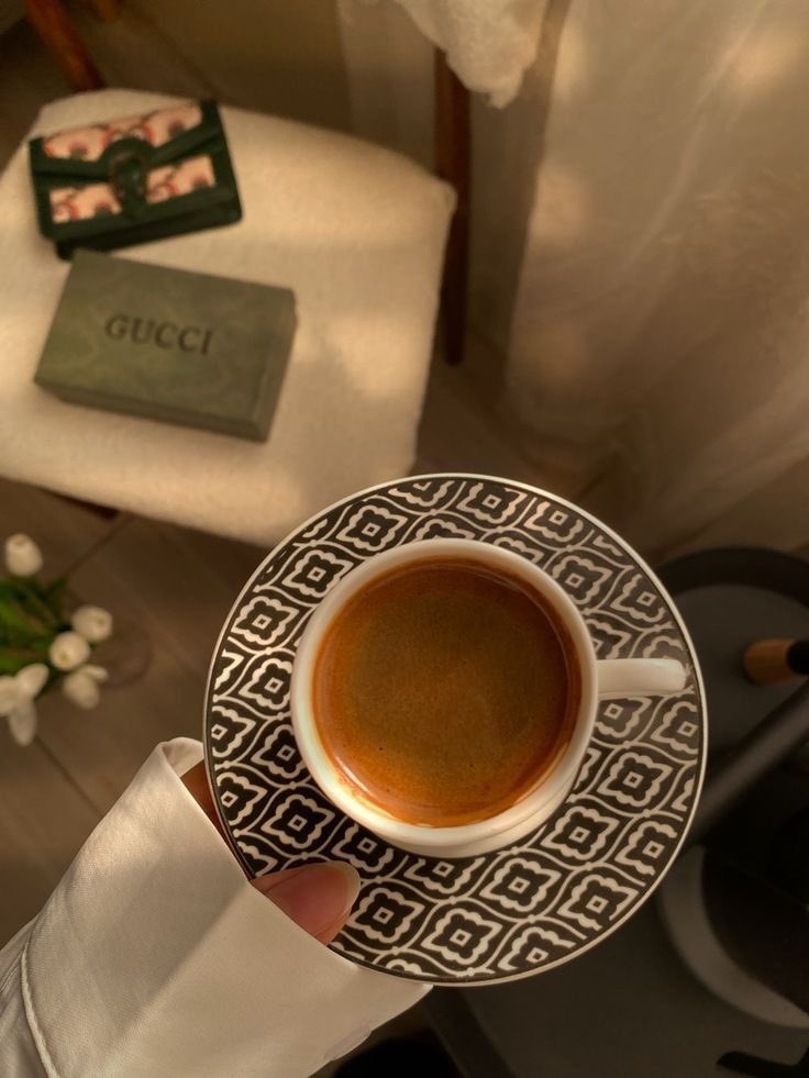 Took___'s tweet image. بكل يقين ، نصيبي من الضوء سيمنحني اللّٰه اياه ، حتى لو كنت وسط بقعة عَتمة " .. 
.
.
#صباا🌷🌷☕️