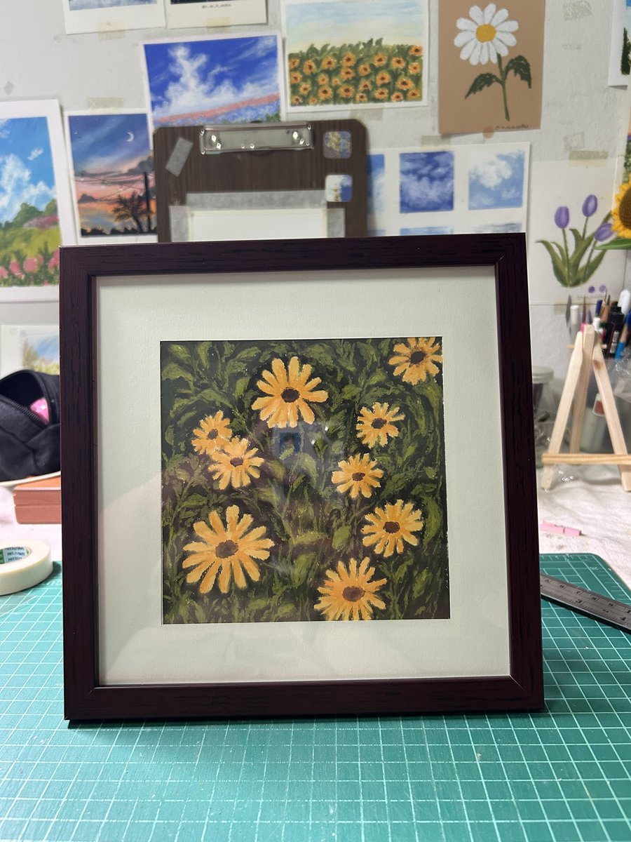 ✨เปิดส่งต่อภาพวาด 💕 😊

วันนี้มีภาพน้องดอกไม้ที่น่ารัก 
Oil pastel on paper ขนาด 15*15 cm. 
(กรอบประมาณ 22.85*22.85 cm)
ราคา 650 บาท
ค่าจัดส่ง 35 บาท 
 
#meemysky #สีชอล์ก #มาอวดโฮมุ้ #art #artwork #ศิลปะ #oilpastel #ชุมชนนักสร้างสรรค์
 #สายผลิต