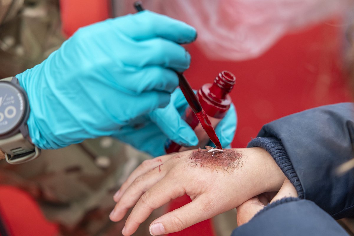 DMS_JHG_SW's tweet image. Personnel from JHG(SW) attended the Royal Cornwall Show last weekend, representing the unit and engaging with the public. As part of their activities, they also painted realistic-looking wounds, which was a popular and fun way to demonstrate casualty simulation techniques