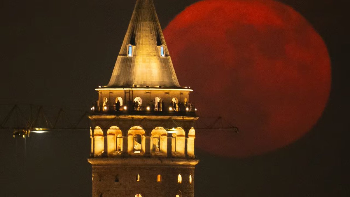 VineethVTwelve's tweet photo. 🌕 Strawberry Moon 2025 🌕
Here are some stunning photos of June's special full moon from around the world! 🌍✨

#StrawberryMoon #FullMoon #Moon2025 #SkyWatch #NatureLovers #JuneMoon https://t.co/vjjXkLchHk