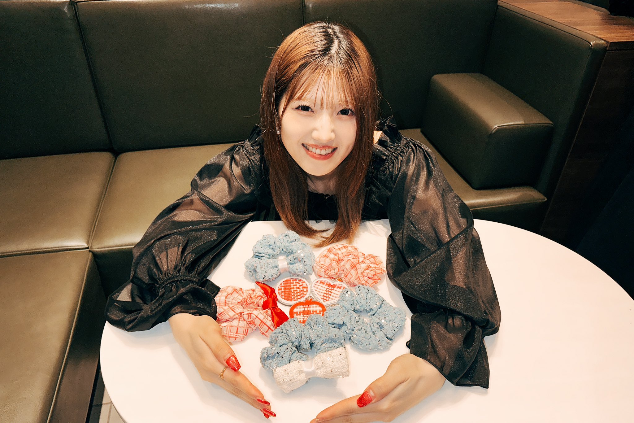 AKB48 大丸 村山彩希 ガチャ シュシュ 卒業ドレス 生地 りんご