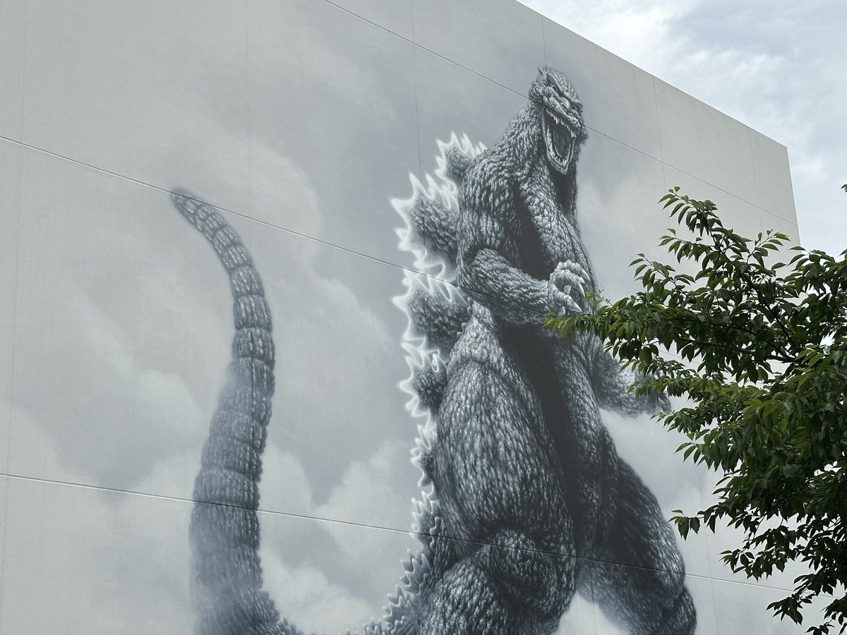 Today I got to visit Toho Studios for… something I still can’t talk about! 😅 (but will very soon! By the end of the month)
This is where they filmed classics like Godzilla and Seven Samurai!
Truly a surreal experience! 😁