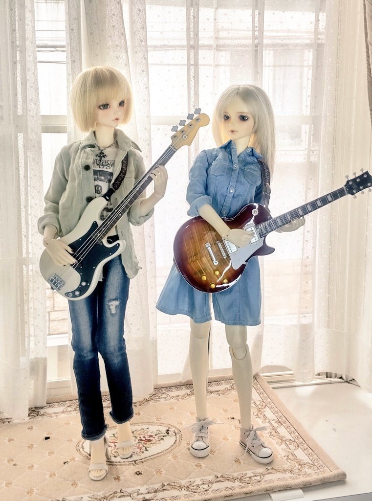 osaru552's tweet photo. レベッカとアリカのギターセッション
二人とも上手にできました🎸
#SD16girl
#sd_f_63
#sd_f_43
#エレキギター
#エレキベース https://t.co/7Wn63uEgbq