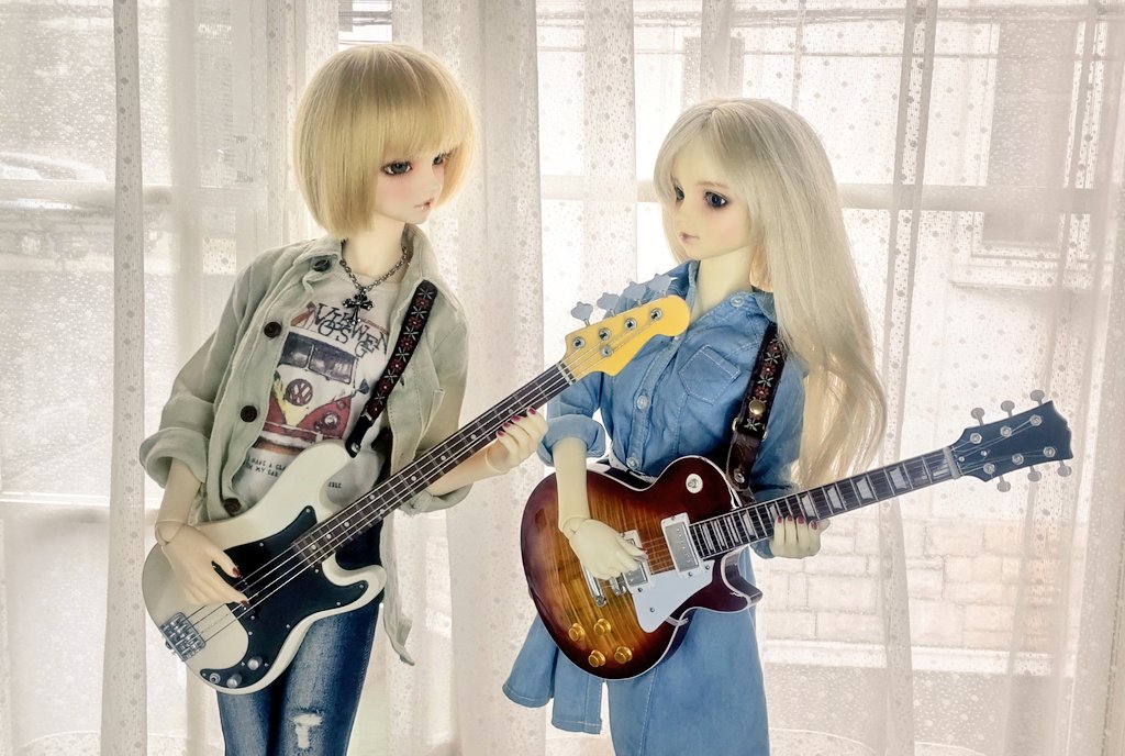 osaru552's tweet photo. レベッカとアリカのギターセッション
二人とも上手にできました🎸
#SD16girl
#sd_f_63
#sd_f_43
#エレキギター
#エレキベース https://t.co/7Wn63uEgbq