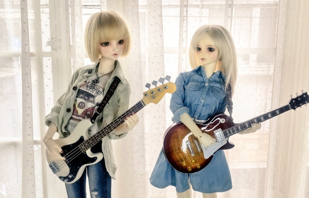 osaru552's tweet photo. レベッカとアリカのギターセッション
二人とも上手にできました🎸
#SD16girl
#sd_f_63
#sd_f_43
#エレキギター
#エレキベース https://t.co/7Wn63uEgbq