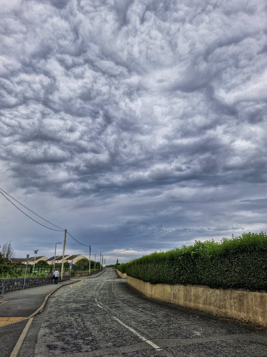 AntonWardPhoto's tweet image. A lovely sunrise before the shower clouds rolled in! #northwales #beautifulwales #holyhead #Anglesey
#wales @Ruth_ITV @ItsYourWales @DerekTheWeather @BBCWthrWatchers @ChrisPage90 @ITVCharlieP @S4Ctywydd @WeatherAisling @StormHour @BBCWthrWatchers @Sue_Charles @SabrinaJayneLee