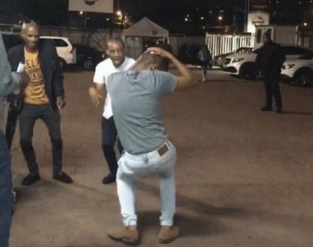 Boss angobye ku mulimu, ka ngende neelabile Gangs of London😁