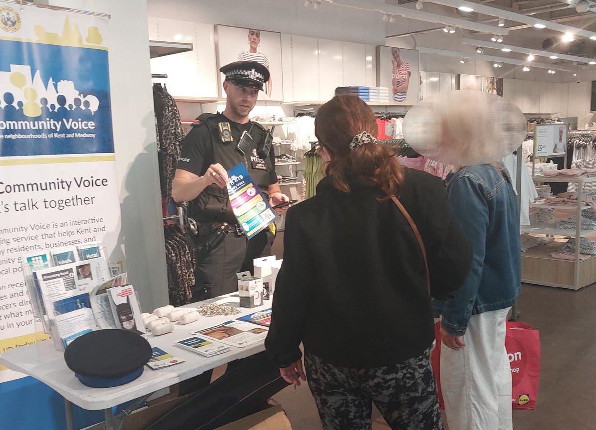 Kent Police Sevenoaks (@kentpolice7oaks) on Twitter photo 🚓 Police held a crime prevention surgery today at M&S, Sevenoaks, focusing on surveys to learn what policing priorities matter most to the local community 🏘️.
🎁 Free timer switches
⏲️personal alarms
🔔 & purse chains
were handed out courtesy of <a href="/SDC_CSP/">Sevenoaks District Community Safety Partnership</a> 🙌. 🚓 Police held a crime prevention surgery today at M&S, Sevenoaks, focusing on surveys to learn what policing priorities matter most to the local community 🏘️.
🎁 Free timer switches
⏲️personal alarms
🔔 & purse chains
were handed out courtesy of <a href="/SDC_CSP/">Sevenoaks District Community Safety Partnership</a> 🙌.